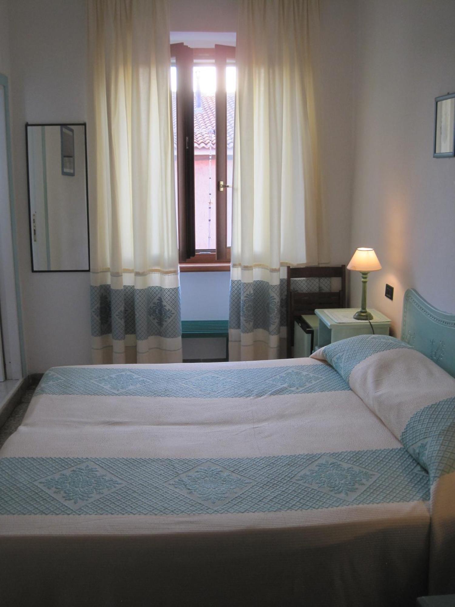 Hotel Moderno Santa Teresa Gallura Ruang foto